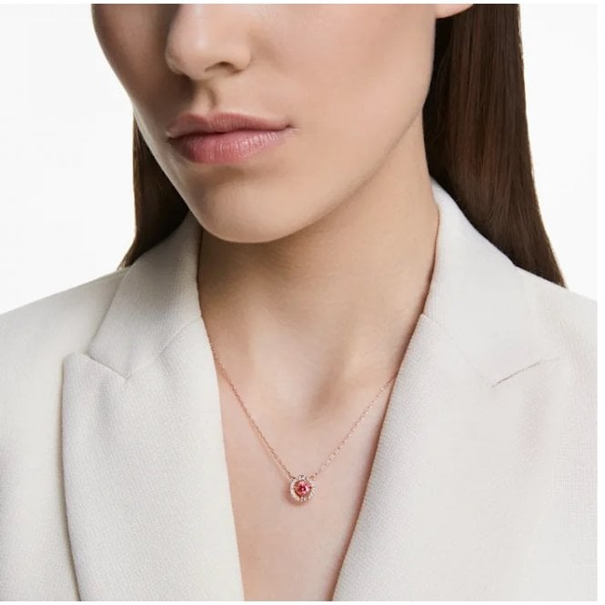 Una Red Crystal Round Pendant Necklace in Rose Gold