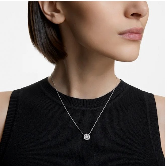 Una White Crystal Round Pendant Necklace in Rhodium Silver