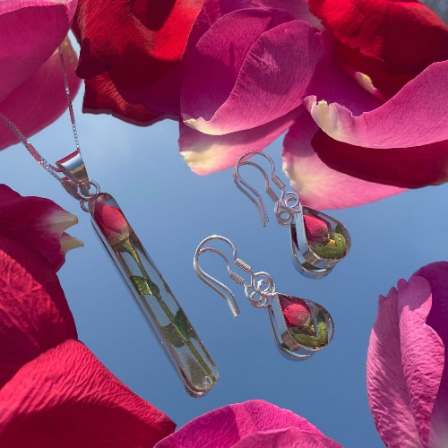 Shrieking Violet Rose Bud Necklace and Earrings set