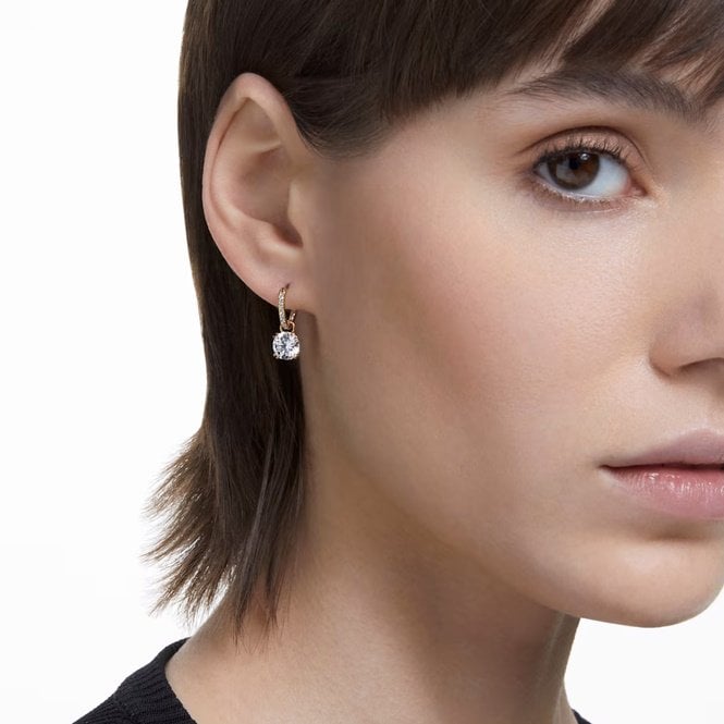 Stilla Drop Earrings with Round-Cut White Crystal in Gold