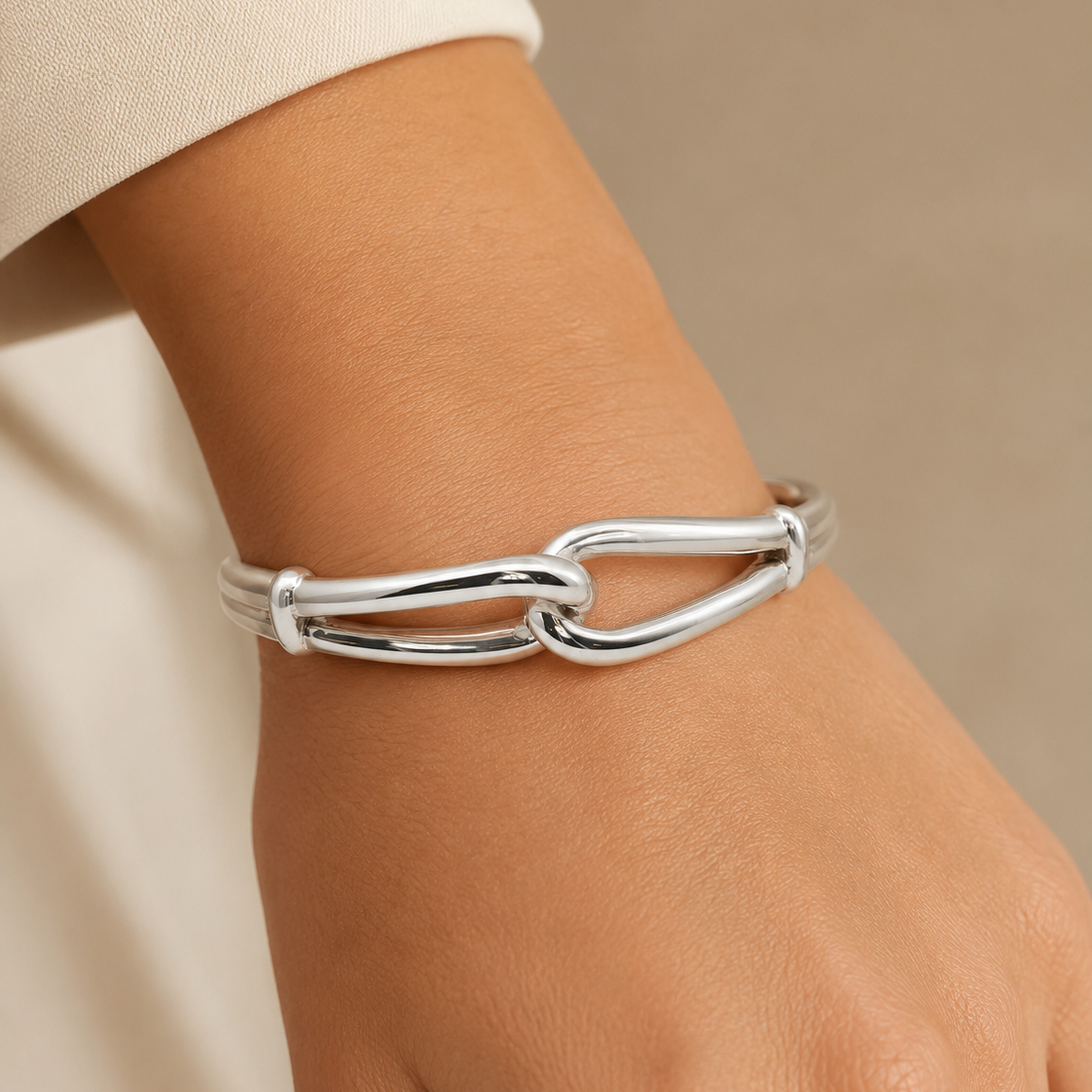 Solid Silver Interlocking Loop Bangle