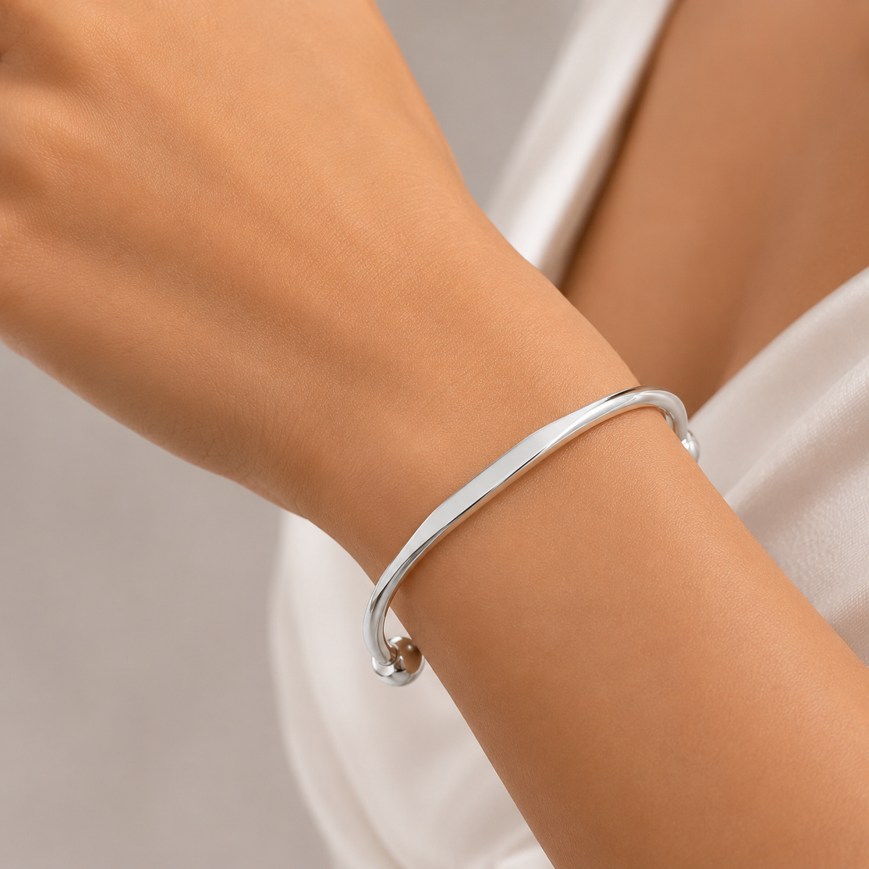 Grace & Co Solid Silver Faceted Torque Bangle