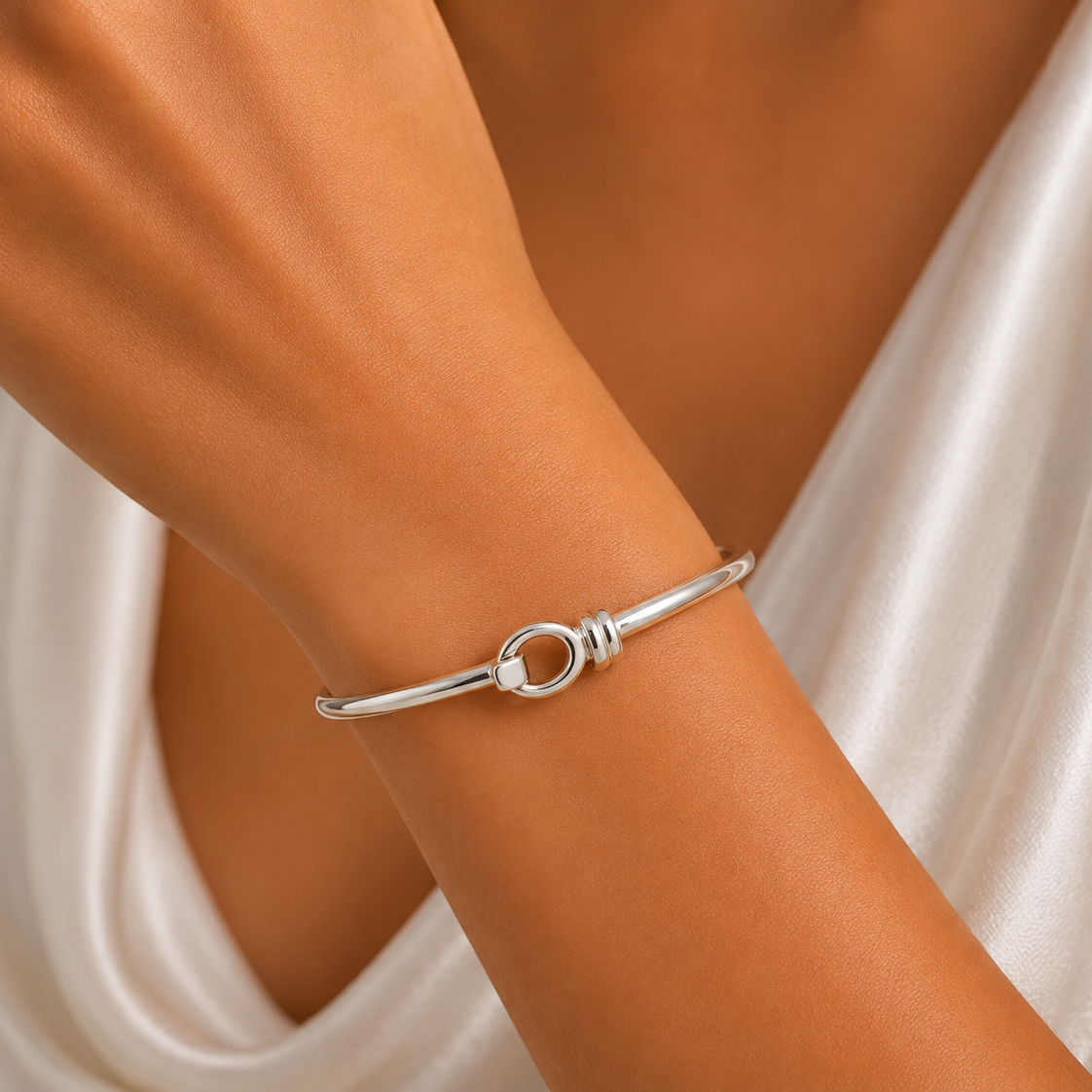 Solid Silver Round Hook Bangle