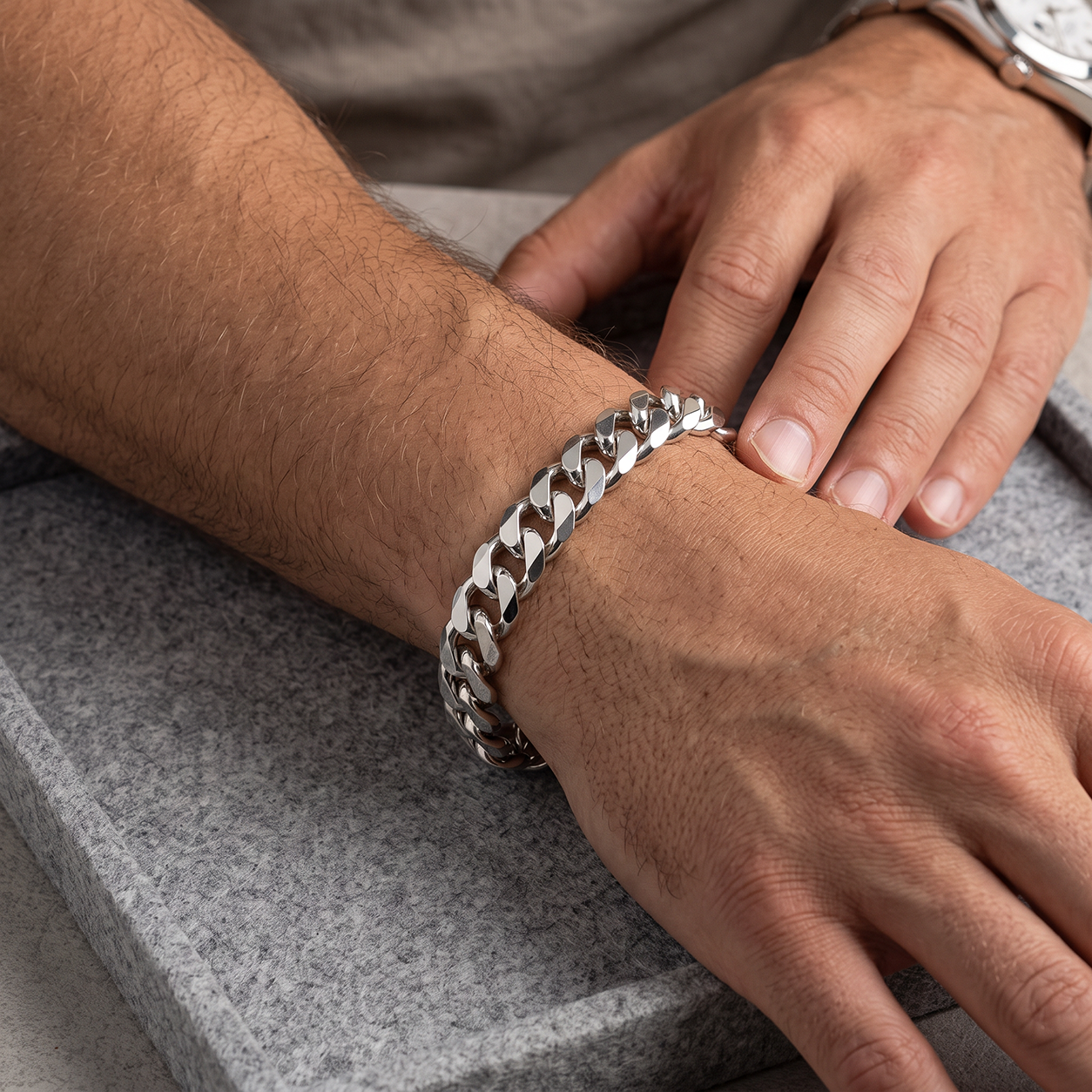 Men's Silver Heavy Diamond-Cut Curb Link Chain Bracelet, 21cm