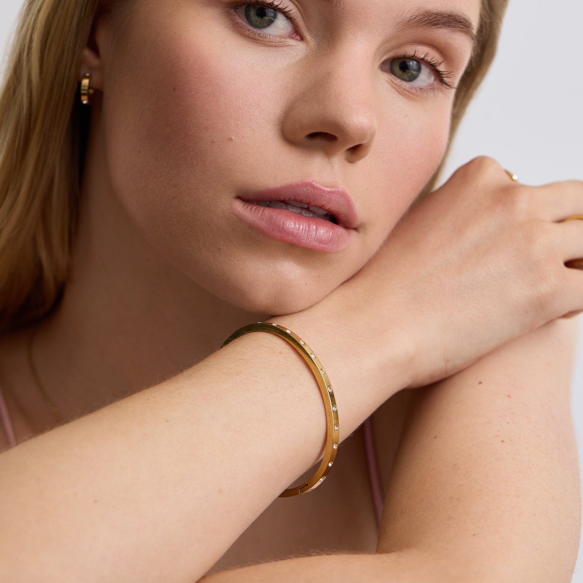 D.Louise Gold Slim Eternity Bangle